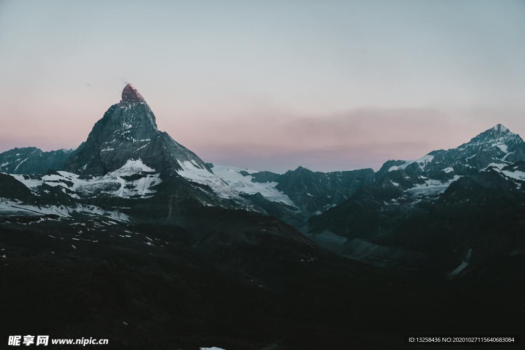 群山天空云彩风景山峰