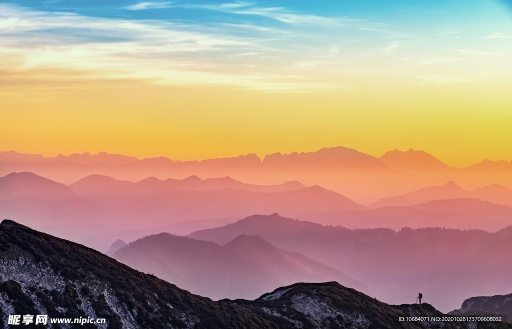 高清炫彩山脉天空背景