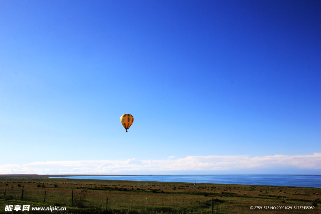 青海湖上的热气球