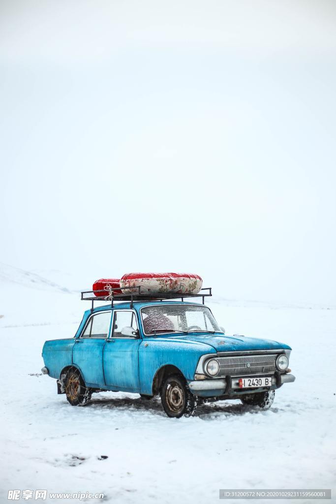 冰原上的小汽车