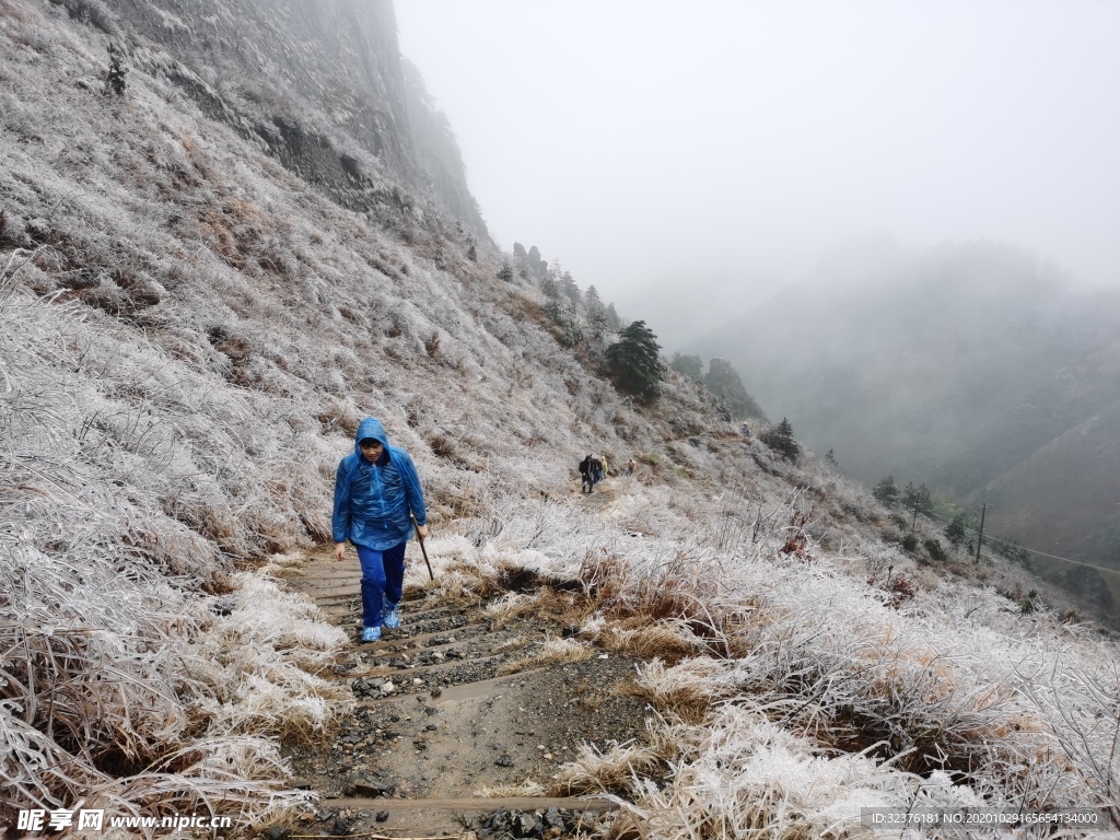 图片素材 : 山地地貌, 登山, 天空, 冒险, 雪, 山脉, 首脑, 外衣, 云, 岭, 娱乐, 冬季, 山导游, 阿尔卑斯山, 摄影, 爬坡道, 徒步旅行, 下降, 远足设备 ...