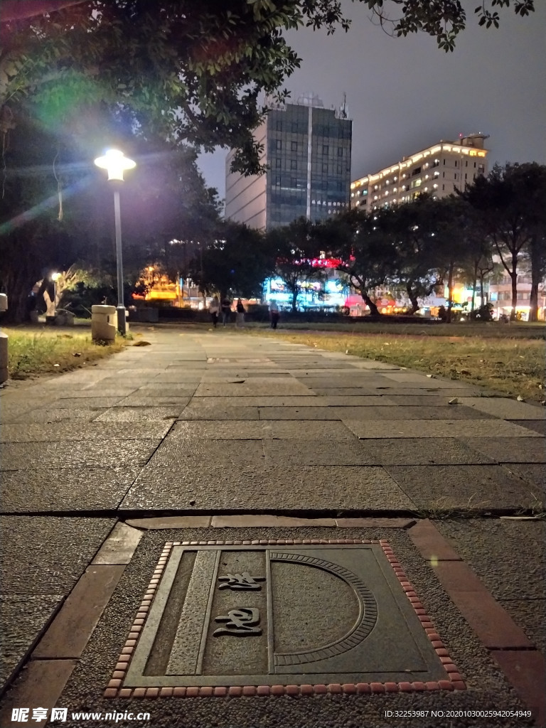 夜游孔子庙