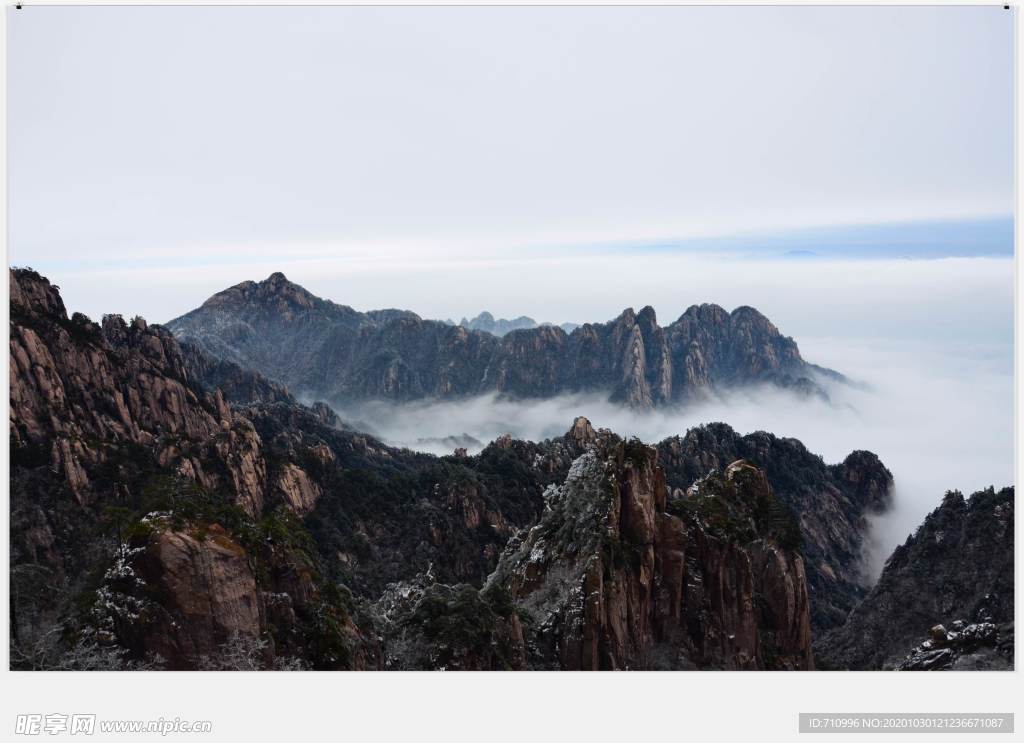雪后山峰