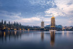 日暮下的河道风景