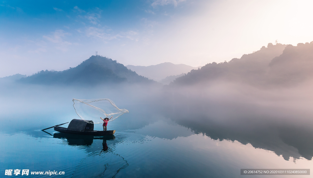 日暮下的河道美景