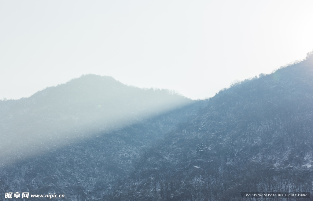 山上雪景