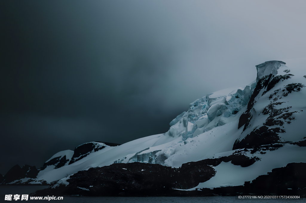 雪山质感纹理白色背景