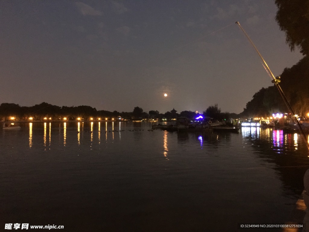 什刹海中秋夜拍彩云追月