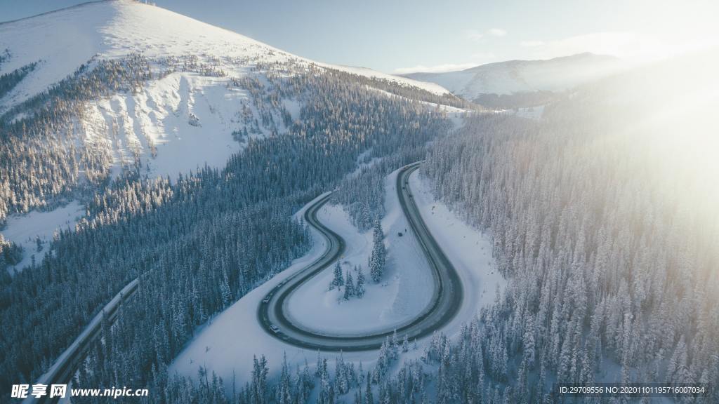 冬季雪山景观