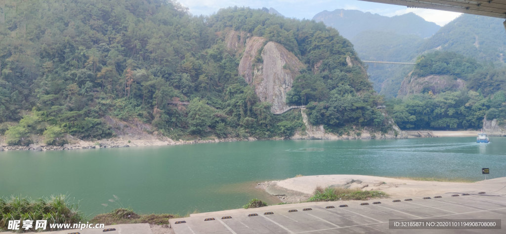 实拍青田石门洞景区小江