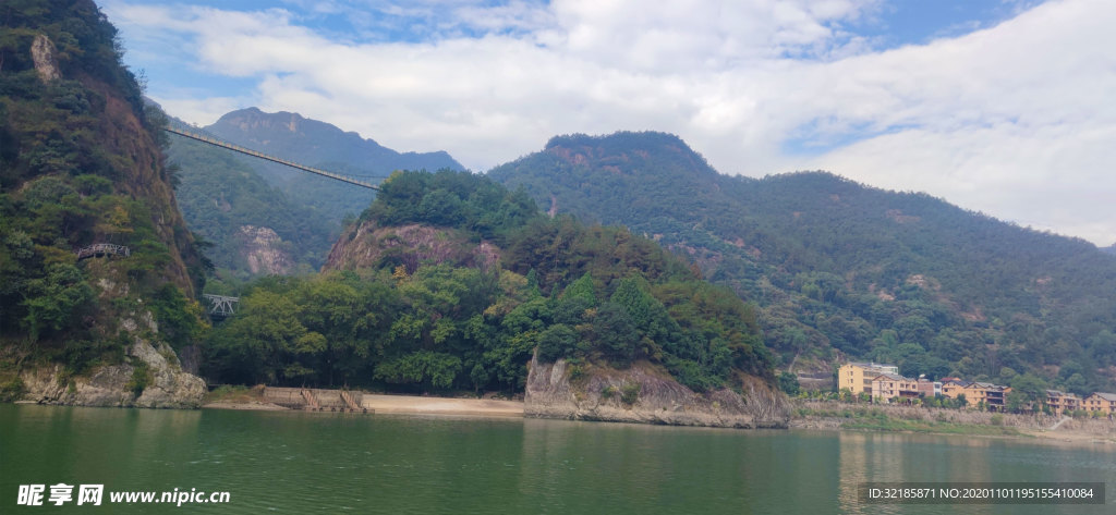 实拍青田石门洞景区彼岸小江