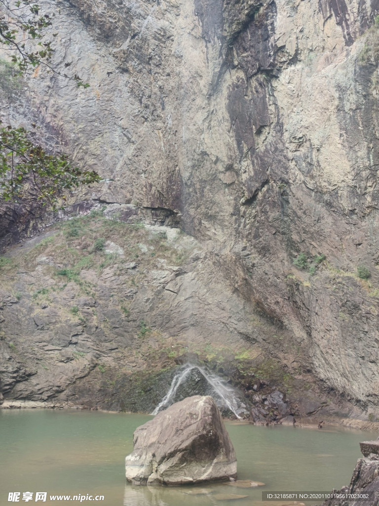 实拍青田石门洞景区彼岸小江