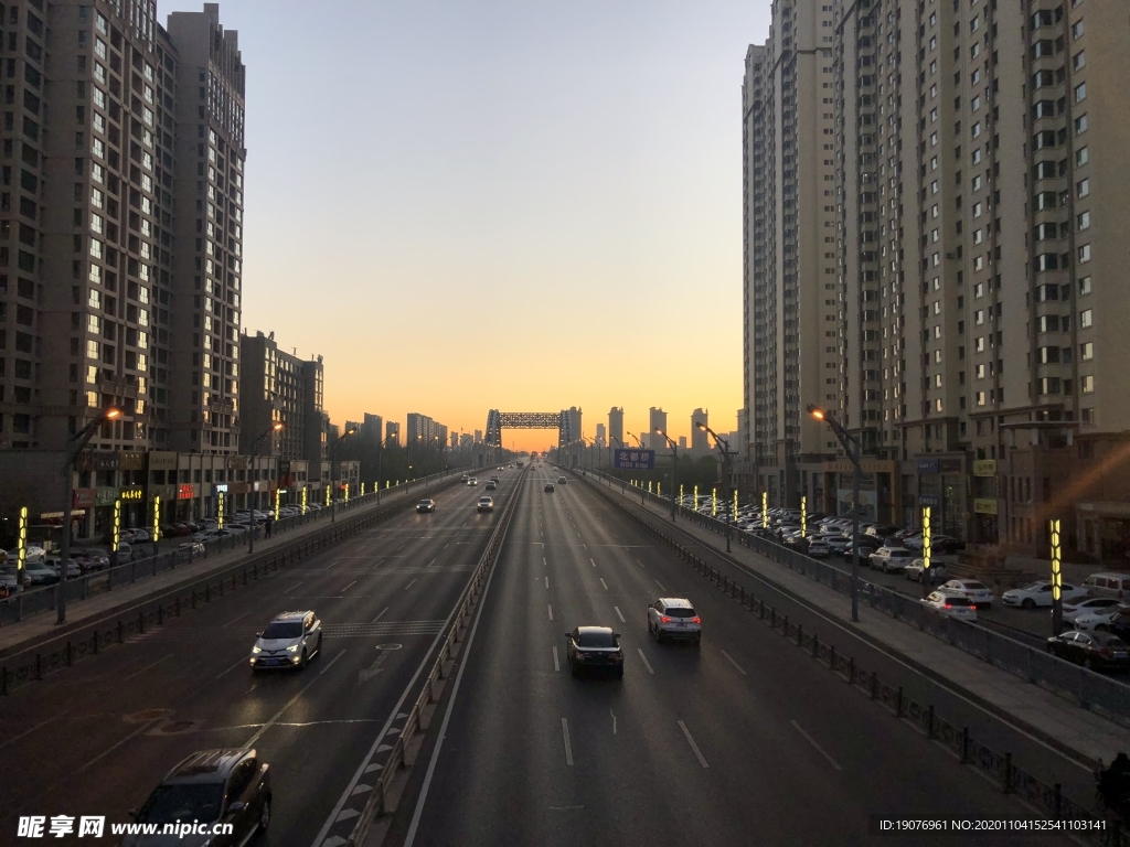 清晨大同