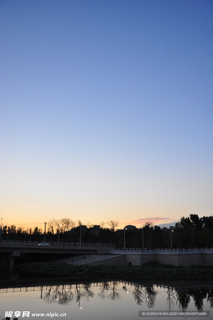 黄昏天空