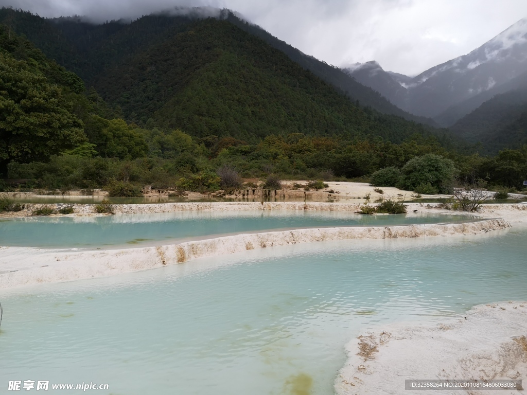 河床风景画