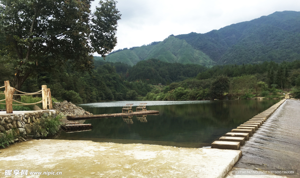 竹筏  大坝  山水旅游