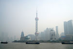 雾霾下的上海东方明珠景观