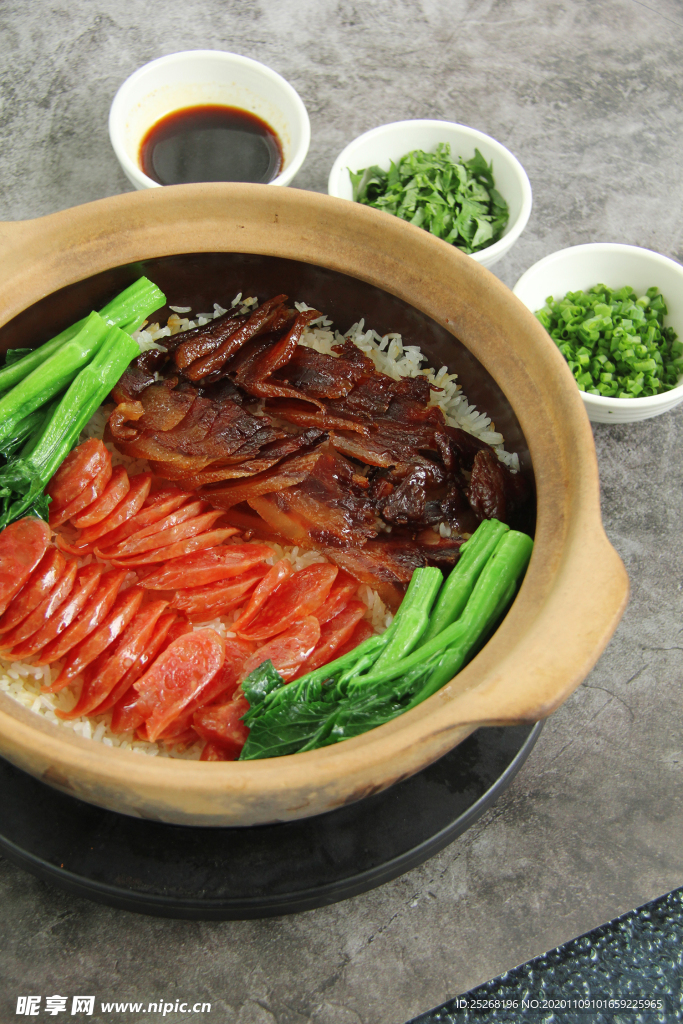 腊味煲仔饭