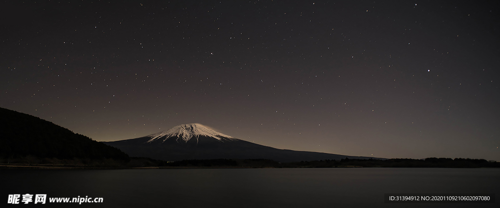 黑色背景