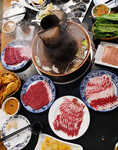 涮火锅新鲜羊肉卷