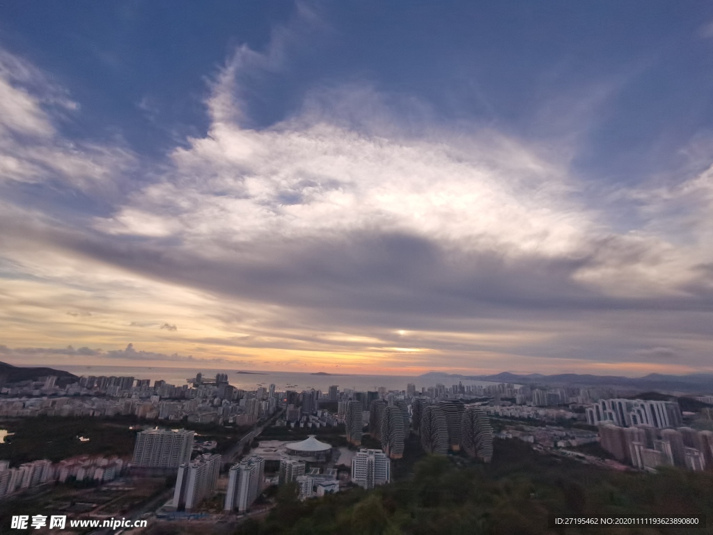 夕阳 彩霞 月亮 傍晚 大海