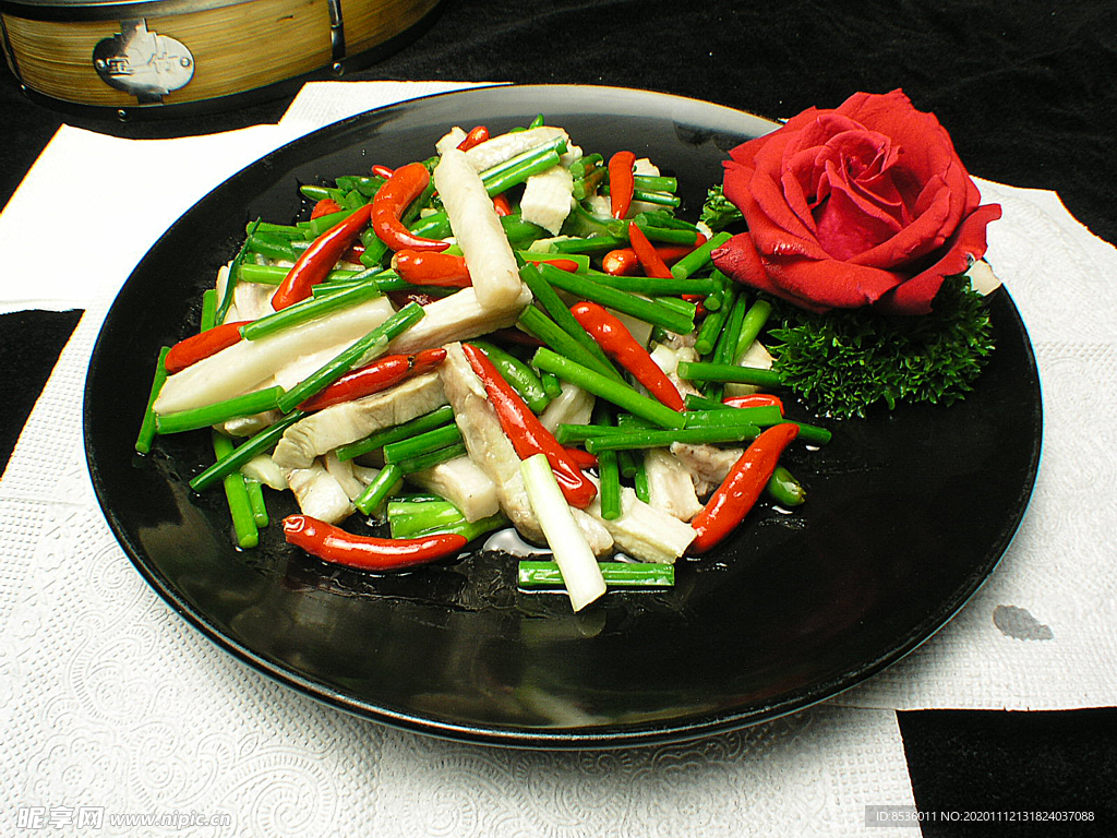 家常菜韭菜杭椒咸肉