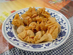 家常菜油炸馄饨