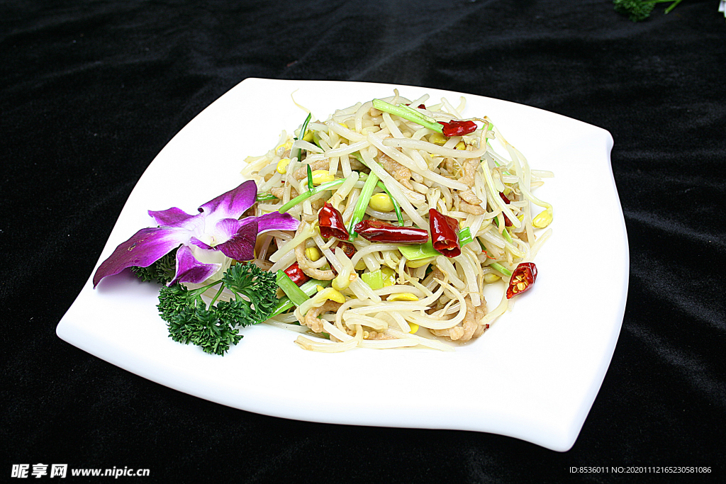 家常菜炒青豆芽