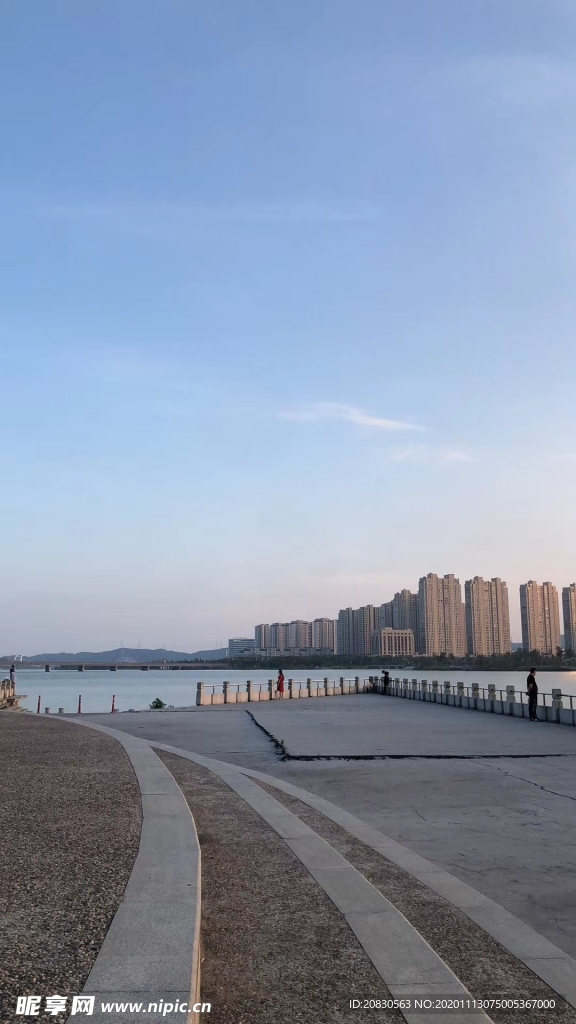 江边