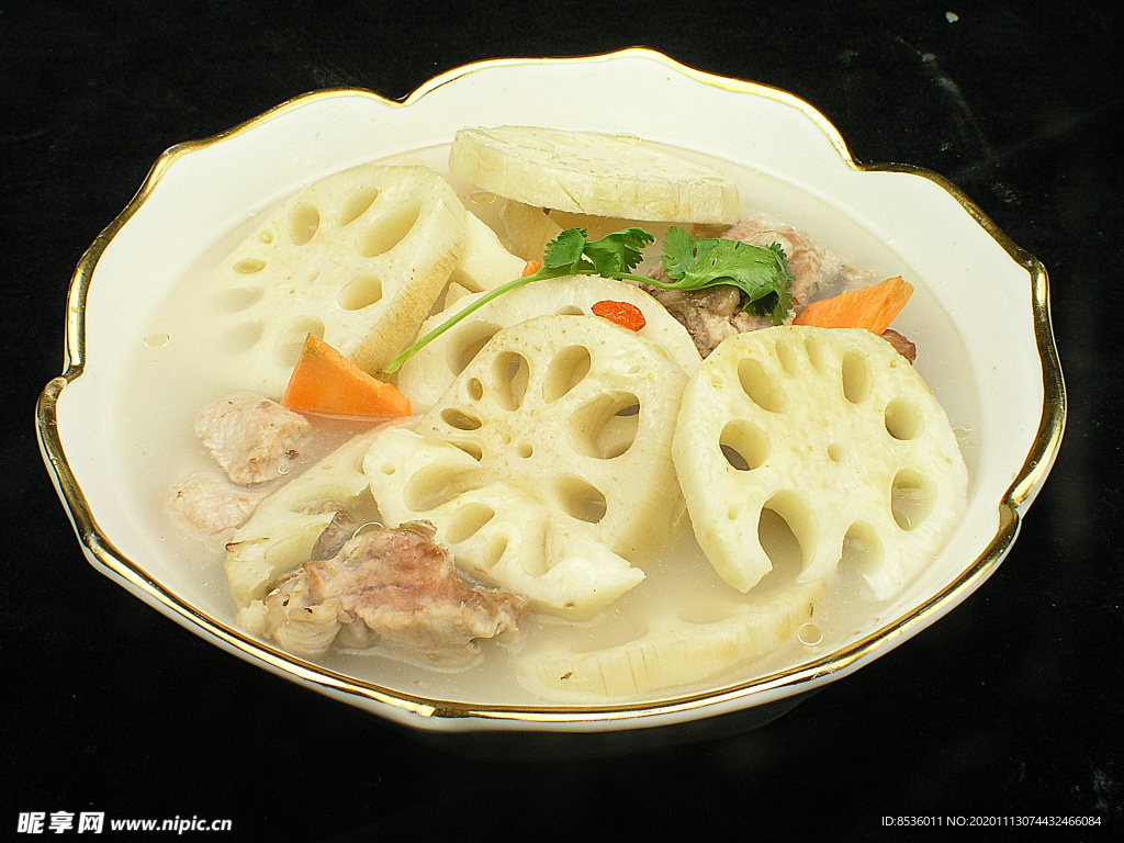 家常菜莲藕炖排骨