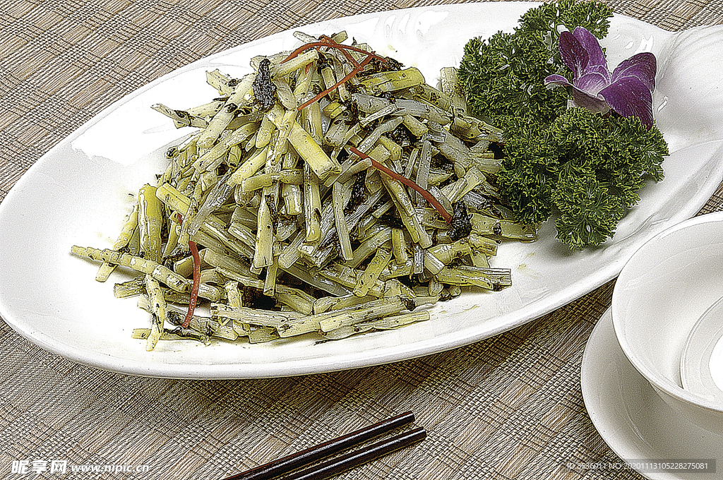 家常菜橄榄菜煸笋丝