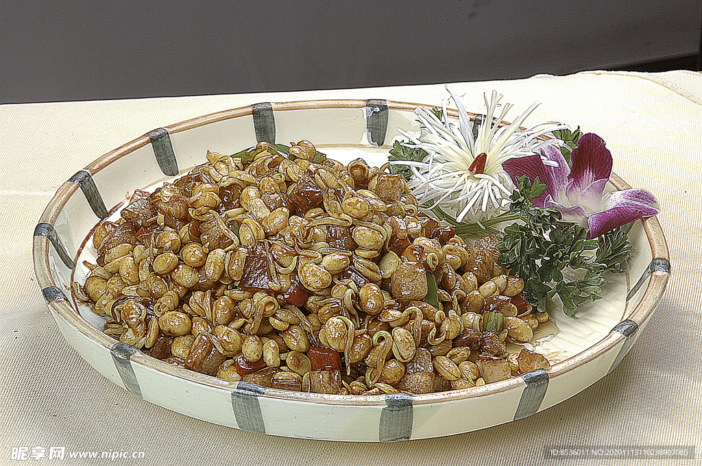 家常菜酱肉小豆芽