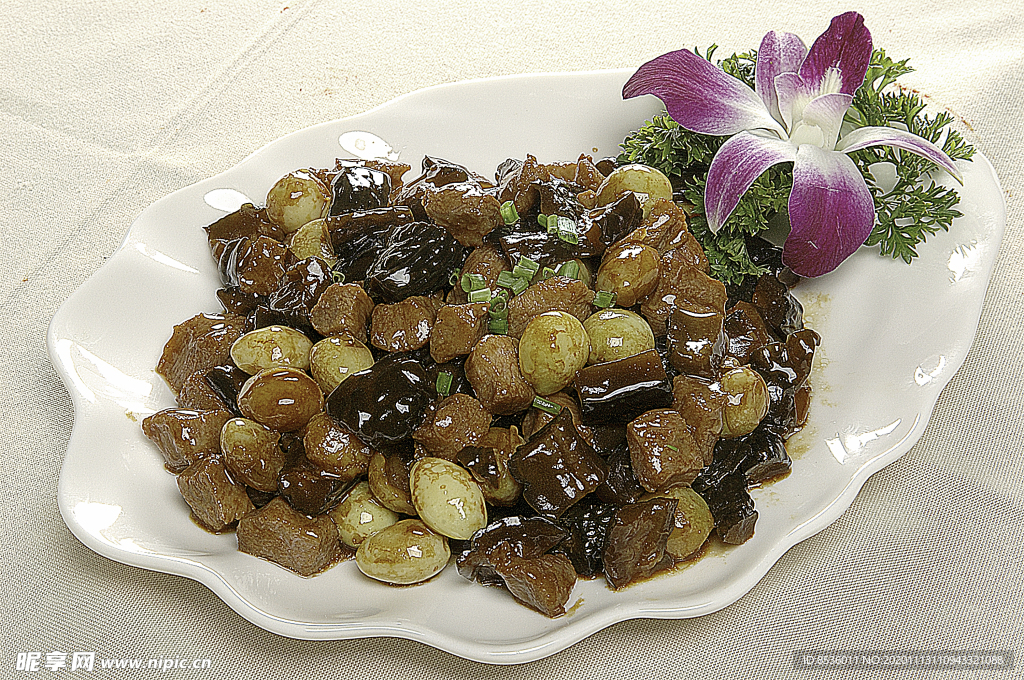 家常菜蘑菇猪爽肉