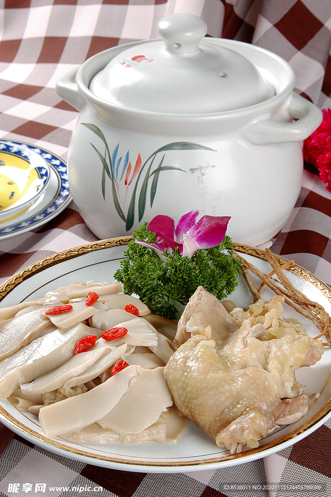 豫菜百灵菇煲风干鸡煲