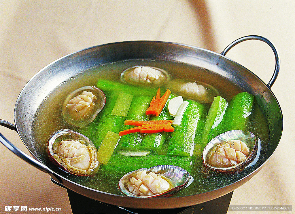 豫菜带壳鲜鲍煮圣瓜