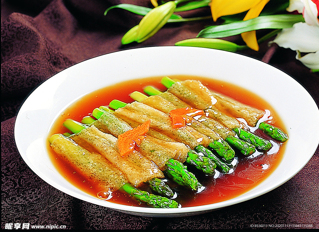 豫菜高汤竹荪鲜芦笋