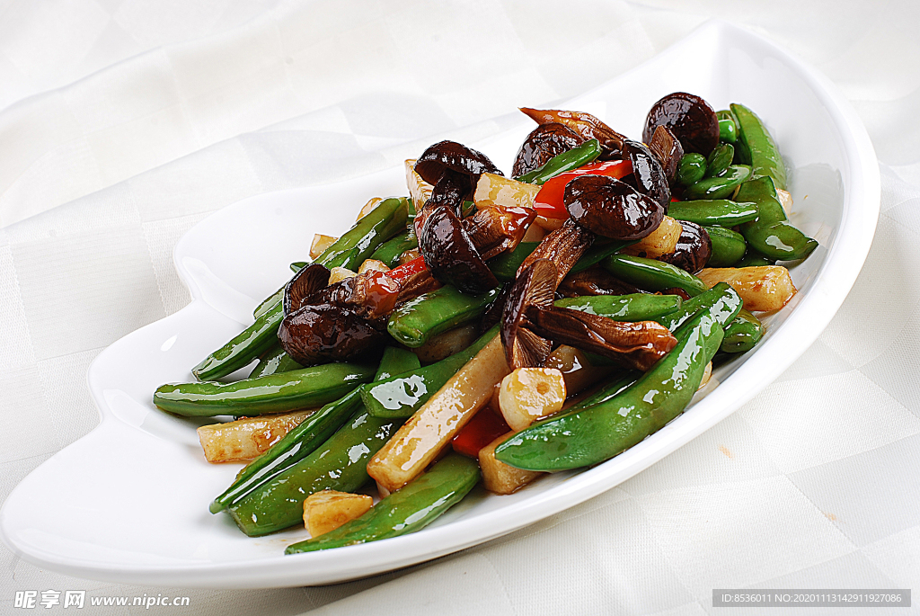豫菜鸡枞菌烧蜜豆