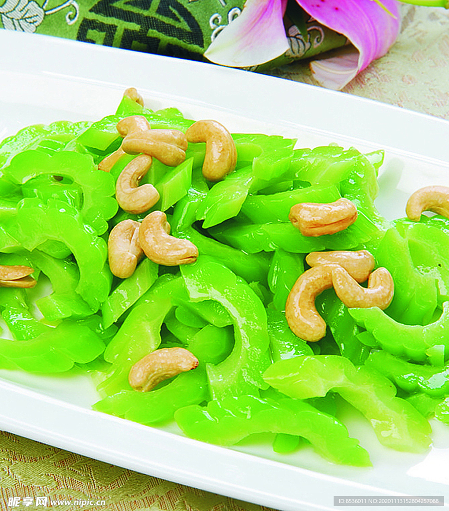 豫菜苦瓜炒腰果