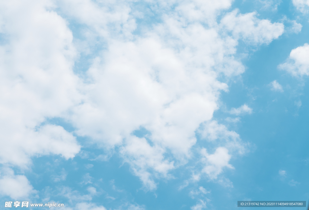 高空白云