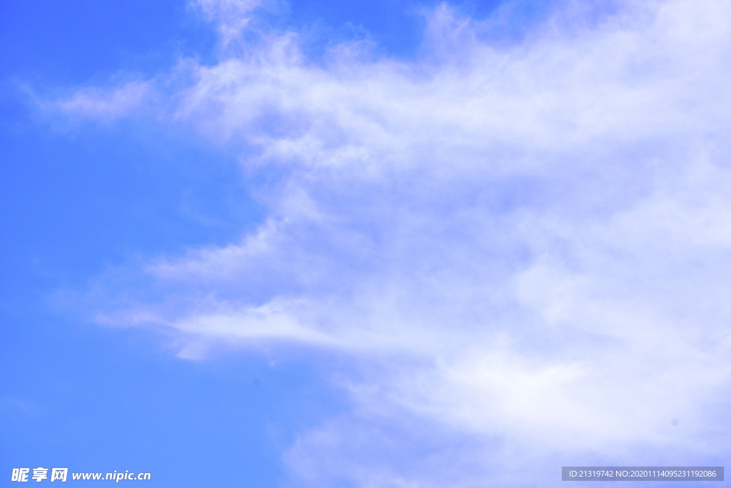 高空白云