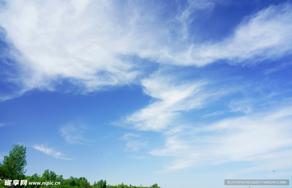 高空白云蓝天