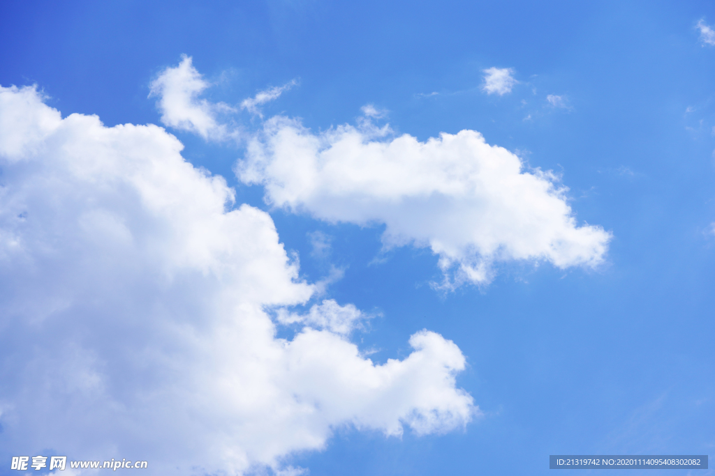 高空蓝天白云