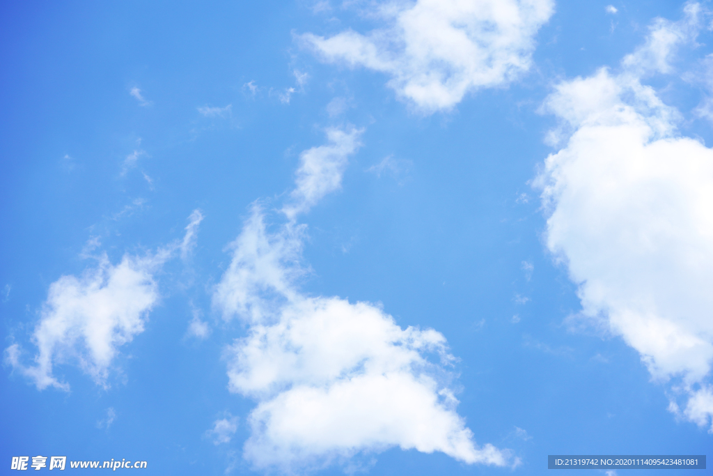 高空白云
