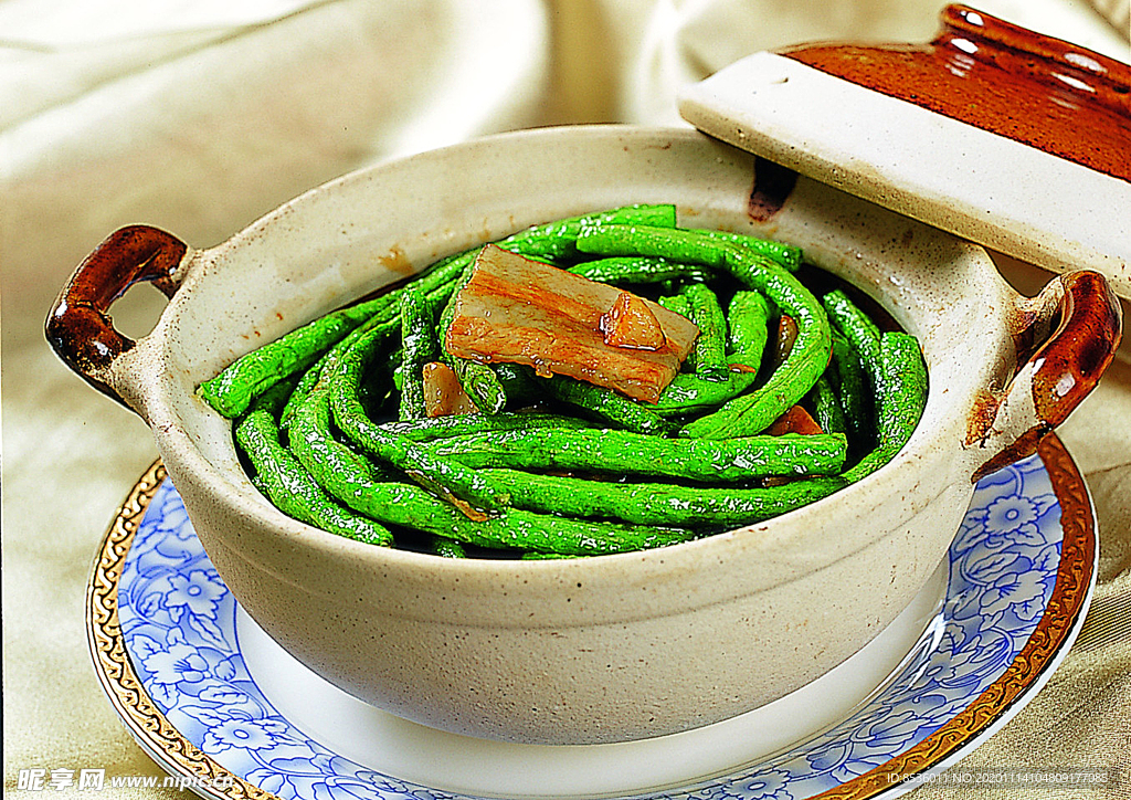 豫菜砂锅香肉豆角