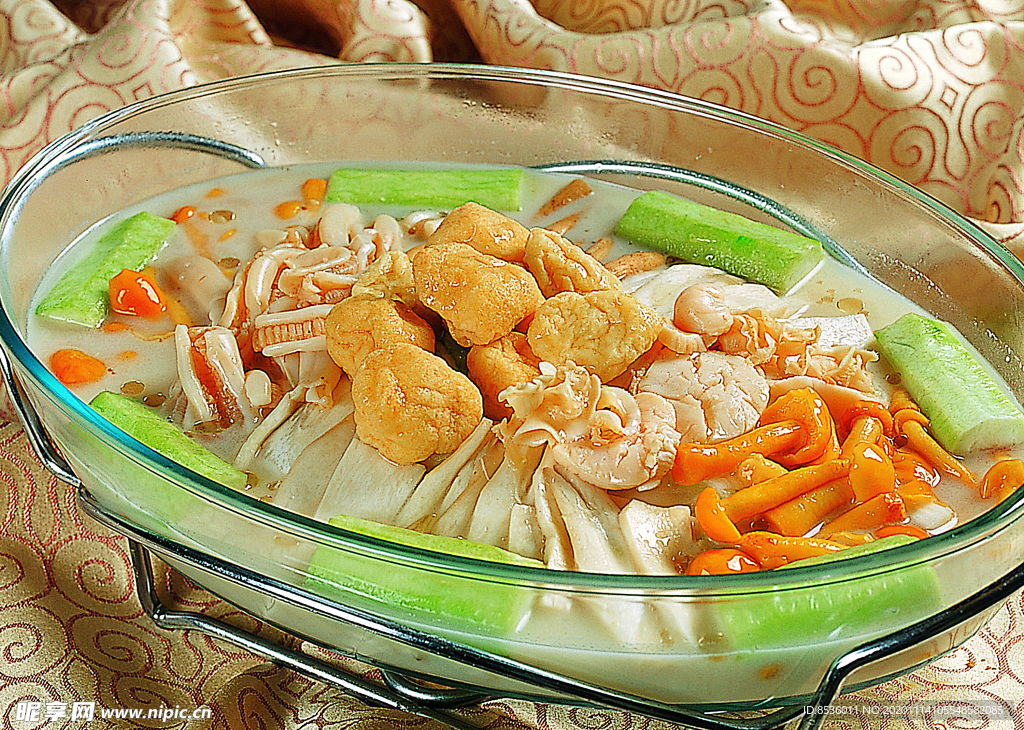 豫菜什菌圣瓜三鲜锅