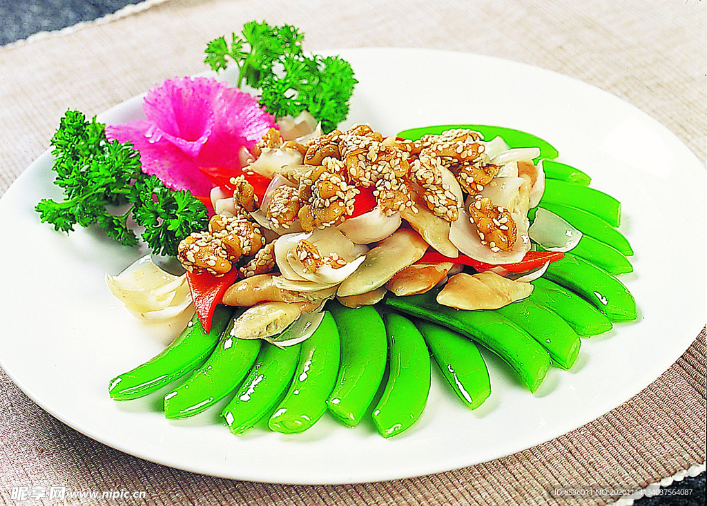 豫菜糖豆桃仁炒鲍贝