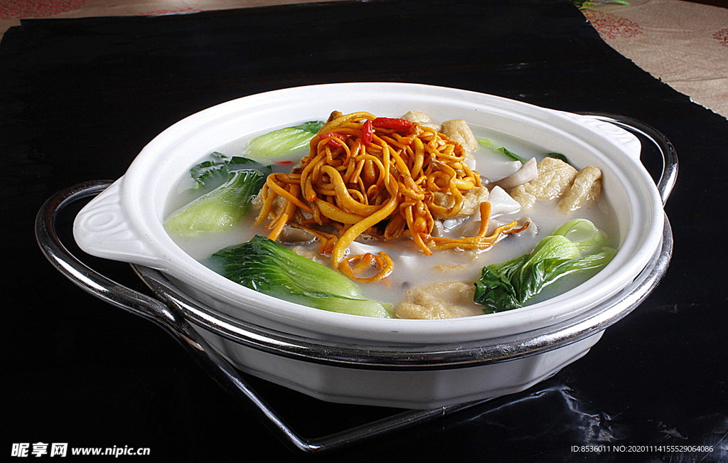 北京菜虫草花鱼豆腐汤