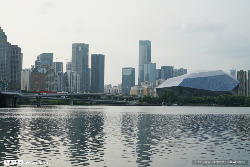 沈阳浑河边上的建筑盛京大剧院