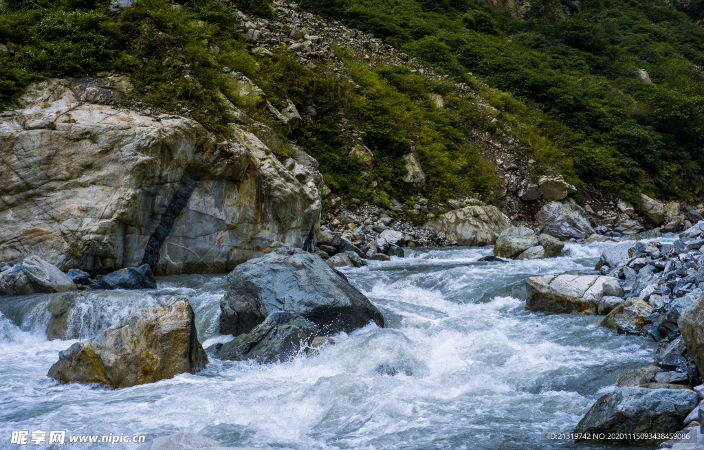 山间河流