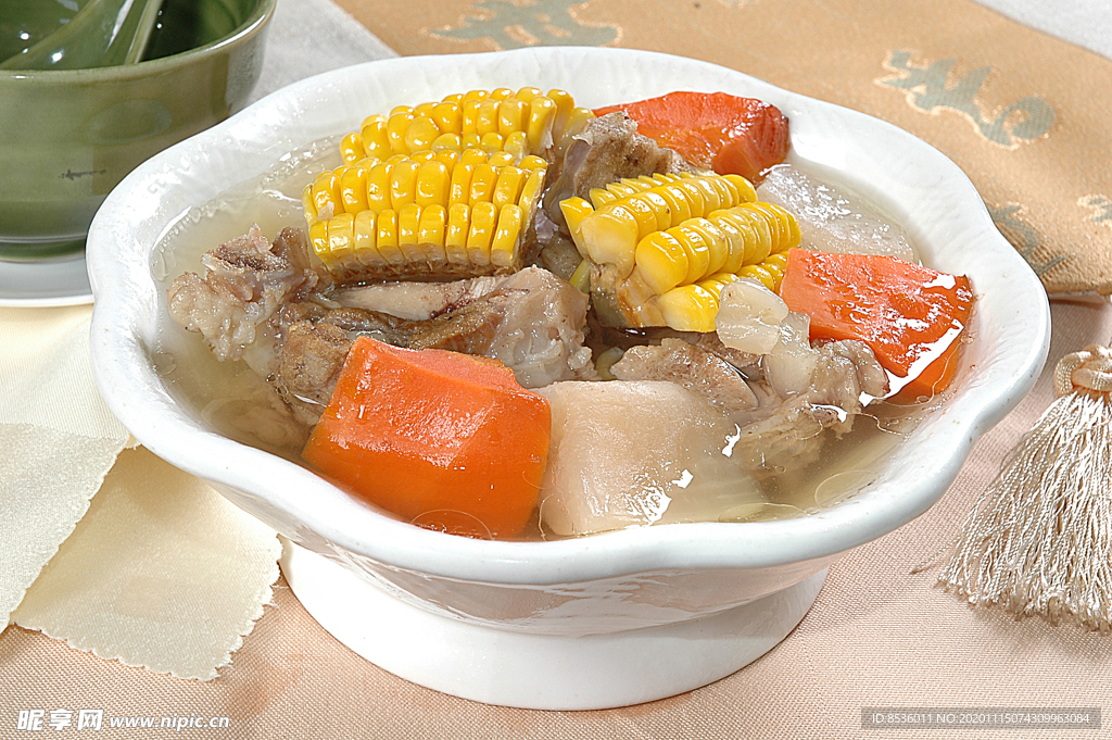川菜湘菜咸棒骨玉米炖萝卜